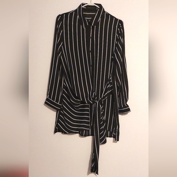 Angeleye Los Angeles Tops - Angeleye Los Angeles Women's Black & White Striped Funky Front Blouse EUC Size 8